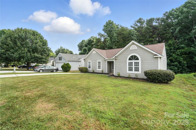 7922 Travers Run Dr, Charlotte, NC 28215