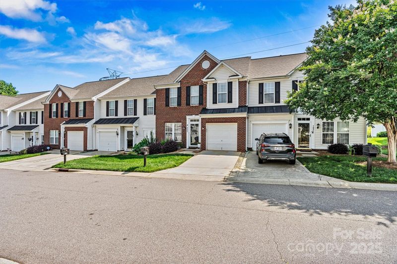 8002 Mariners Pointe Cir, Denver, NC 28037