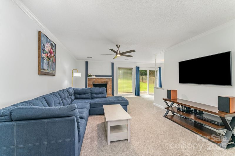 706 Hammermill Rd, Charlotte, NC 28270