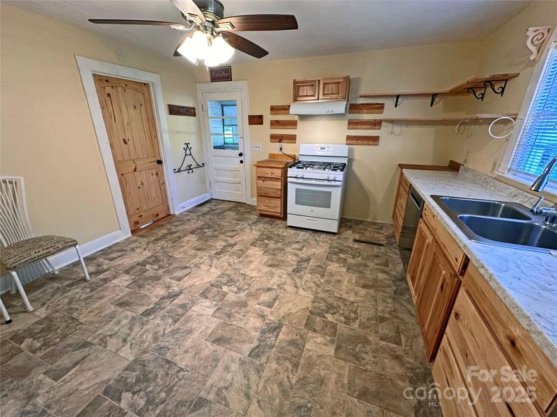2131 E Nc 10 Hw, Conover, NC 28613