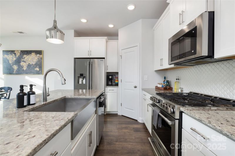 1428 Winding Stream Rd, Charlotte, NC 28206