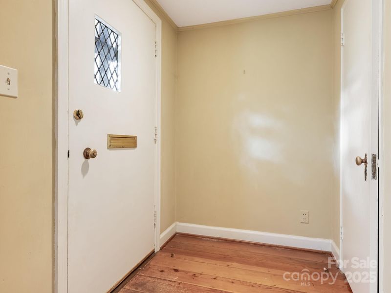 1950 Overhill Rd, Charlotte, NC 28211