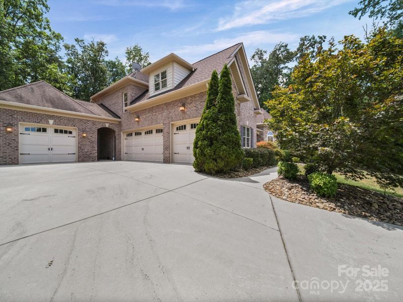 3925 Hounslow Ln, Harrisburg, NC 28075