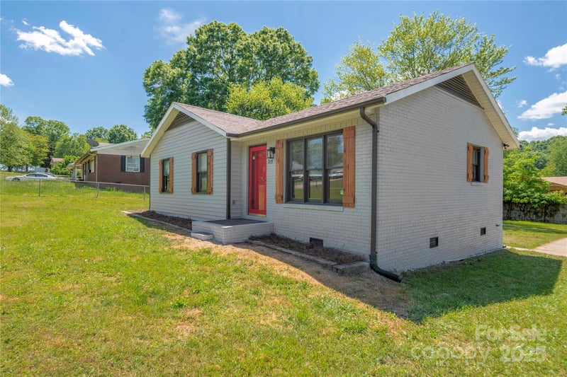 221 Magnolia St, Statesville, NC 28625
