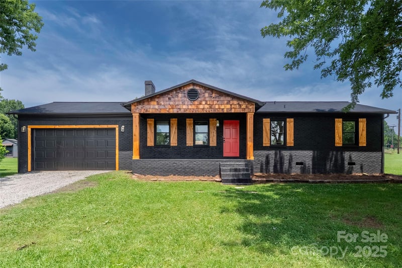 221 Magnolia St, Statesville, NC 28625