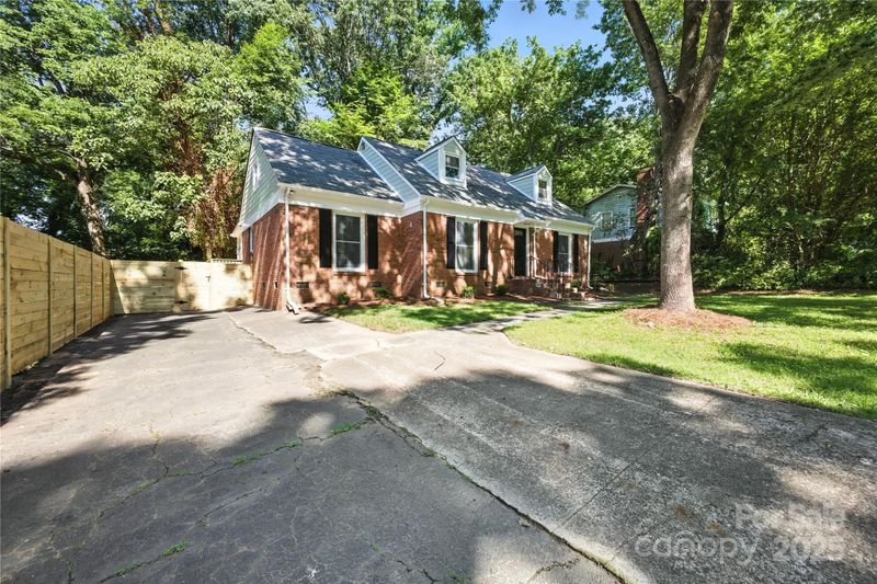 6127 Eagle Peak Dr, Charlotte, NC 28214