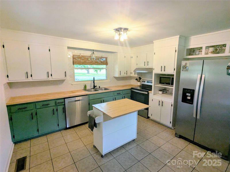 3115 Falling Creek Rd, Hickory, NC 28601