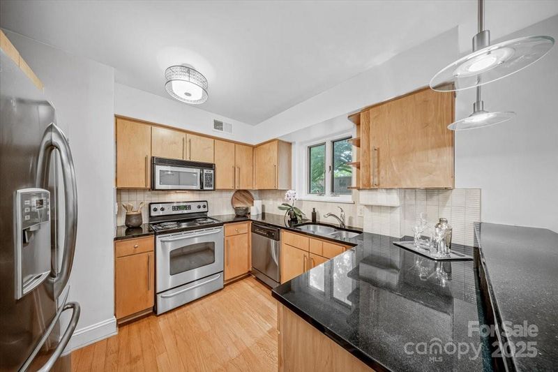 201 N Dotger Ave #C8, Charlotte, NC 28207