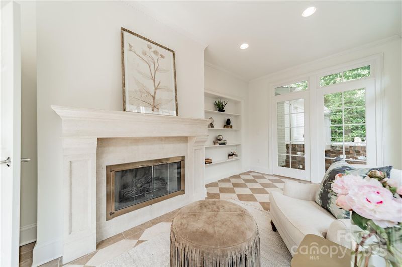 601 Cherokee Rd, Charlotte, NC 28207