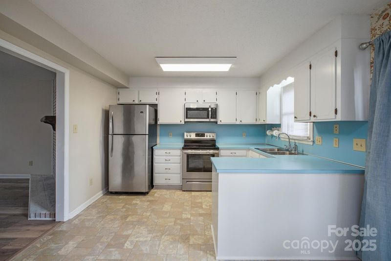 1330 5th St NE, Hickory, NC 28601