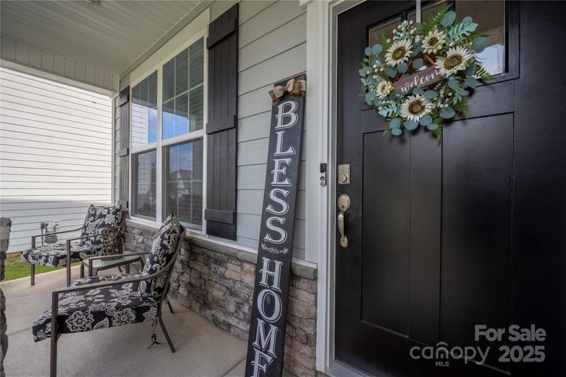 1054 Thoroughbred Dr, Iron Station, NC 28080