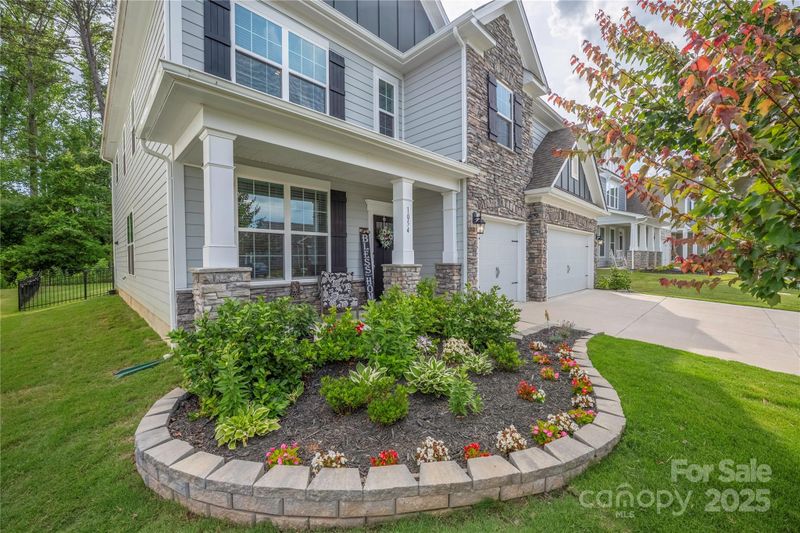 1054 Thoroughbred Dr, Iron Station, NC 28080