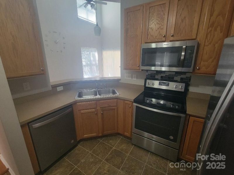 1715 Crabapple Tree Ln, Charlotte, NC 28214