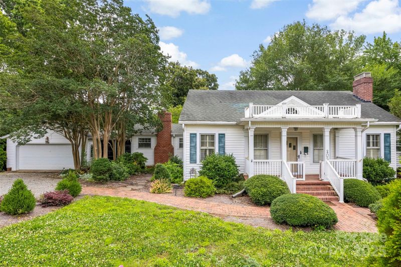 805 S Main St, Mount Holly, NC 28120