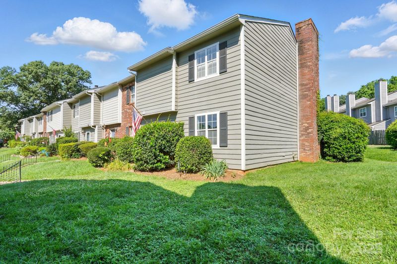 6044 Heath Valley Rd, Charlotte, NC 28210