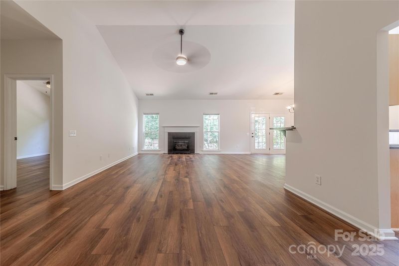 901 Clearbrook Rd, Matthews, NC 28105