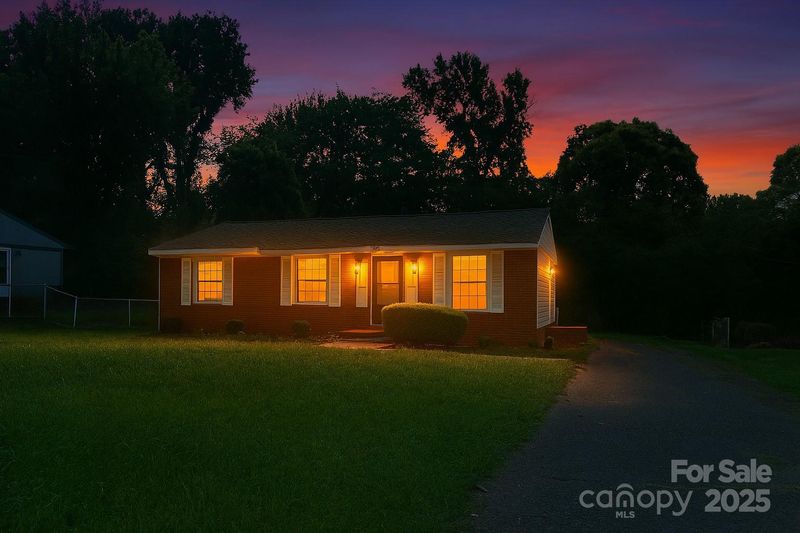 1218 Milan Rd, Charlotte, NC 28216
