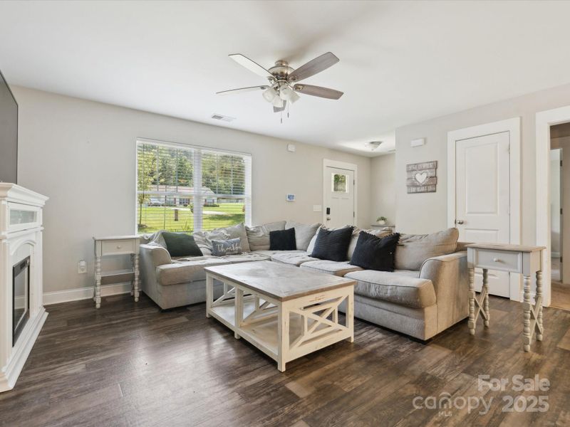 429 Summer Ridge Dr, Stanley, NC 28164