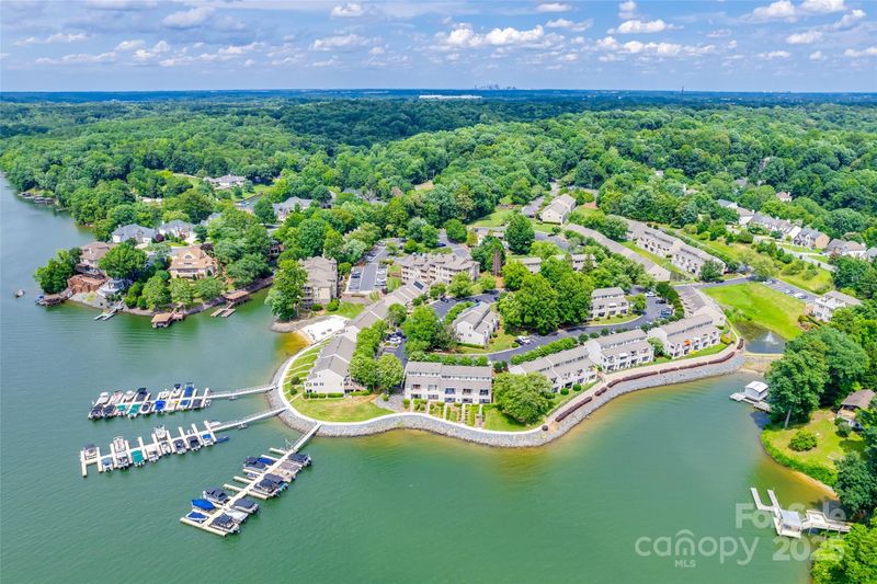 14053 Queens Harbor Rd, Charlotte, NC 28278