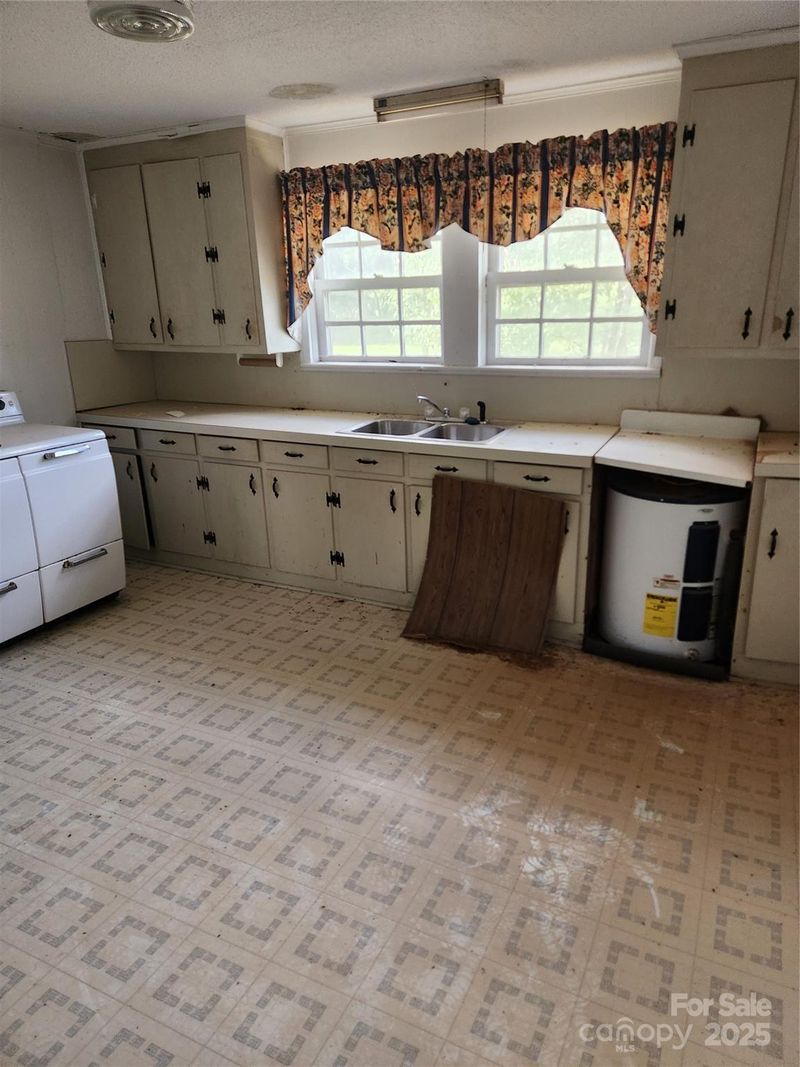 423 Tot Dellinger Rd, Cherryville, NC 28021