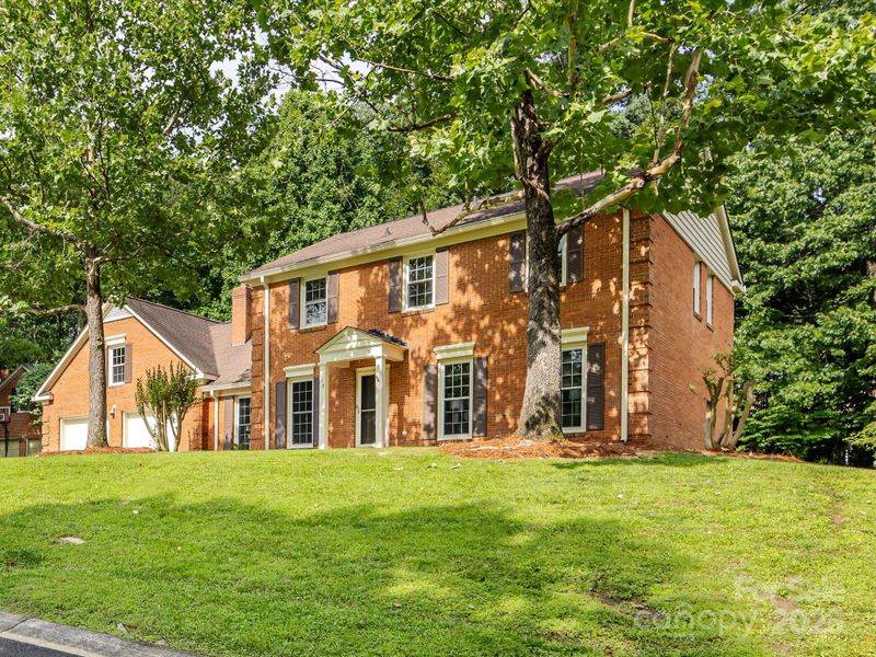 113 Foxfield Ln, Matthews, NC 28105