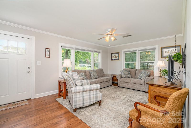 1006 Home Trl, Gastonia, NC 28052