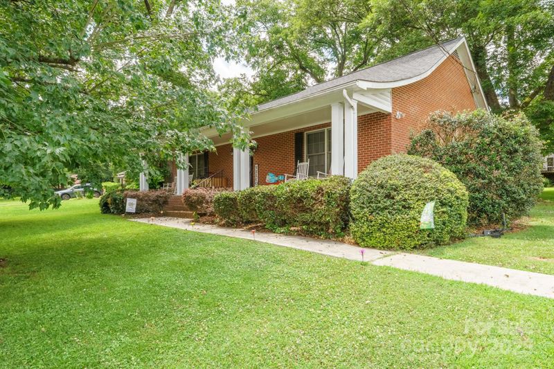 360 S Brady Ave, Newton, NC 28658