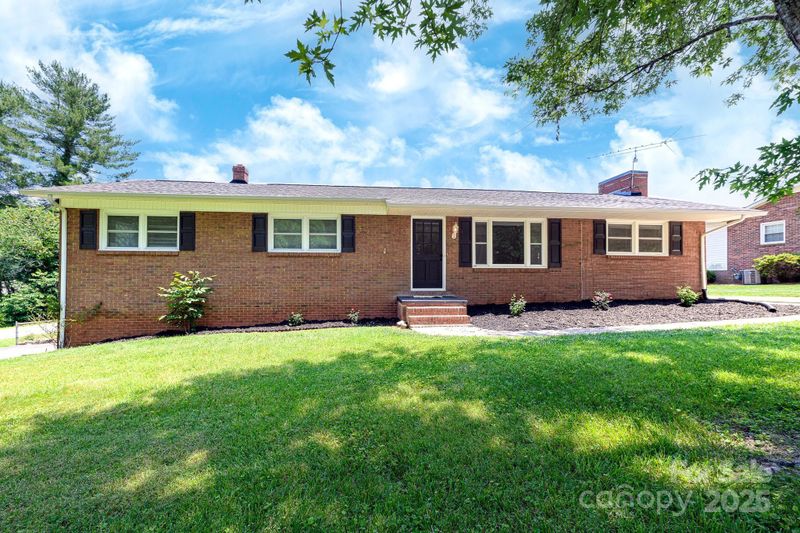 306 2nd Avenue Pl NE, Conover, NC 28613