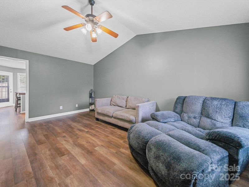 1015 Rhode Island Ave, Kannapolis, NC 28083