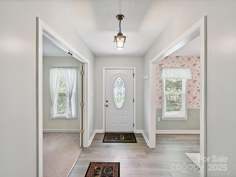 7639 Winterset Dr, Charlotte, NC 28270