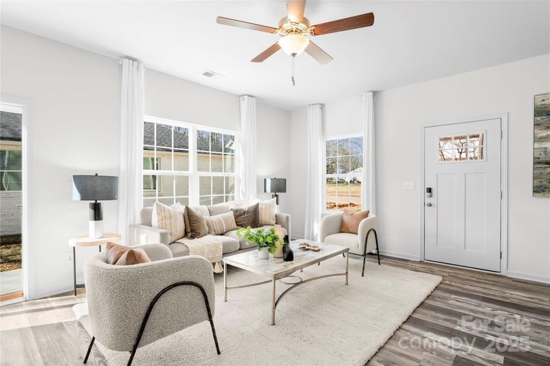 1117 Thayer Glen Ct, Charlotte, NC 28213