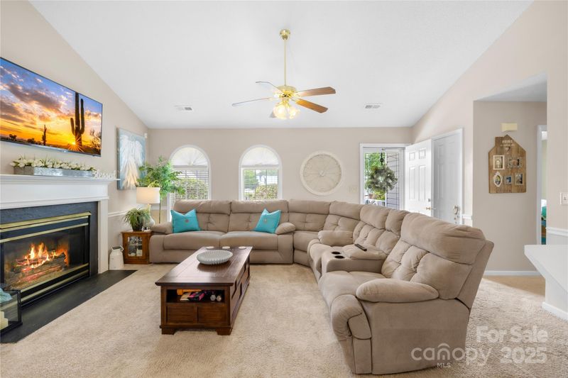 2490 Hawk Ridge Dr, Gastonia, NC 28056