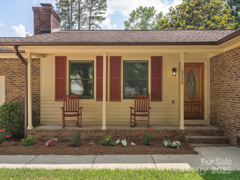 10728 Forest Dr, Matthews, NC 28105