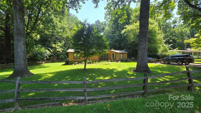 5832 Thompson Rd, Charlotte, NC 28216