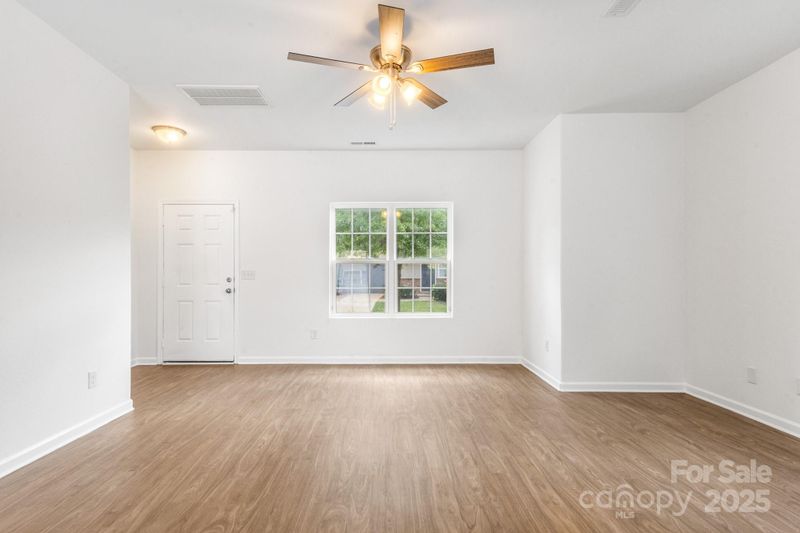2005 Amos Oaks Ln, Charlotte, NC 28215