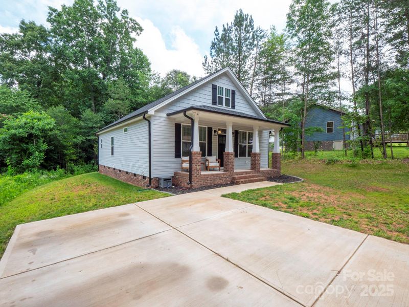720 4th St, Stanley, NC 28164