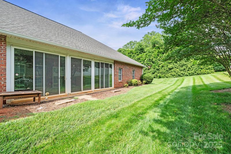104 Mooreland Dr NE, Conover, NC 28613