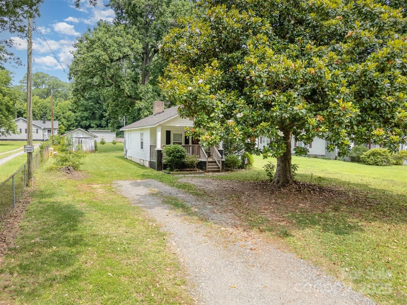 201 Oakland Dr, Lowell, NC 28098