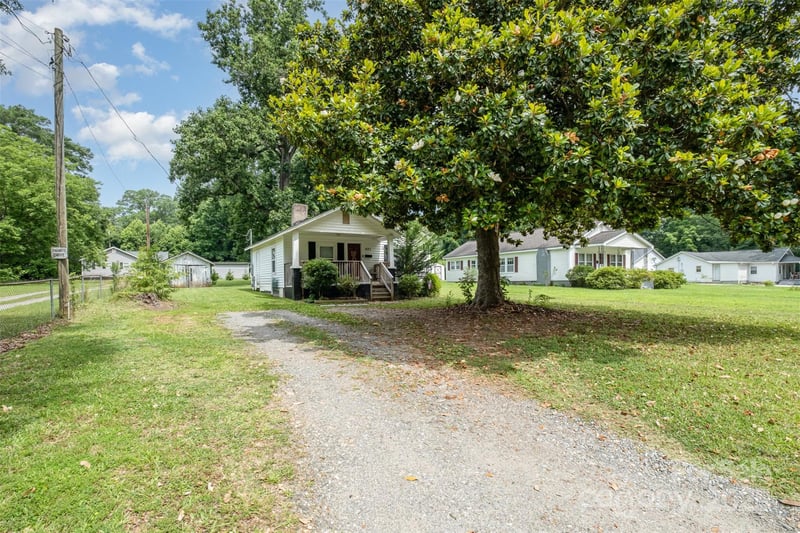 201 Oakland Dr, Lowell, NC 28098