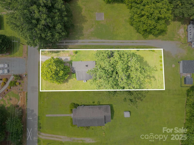 201 Oakland Dr, Lowell, NC 28098