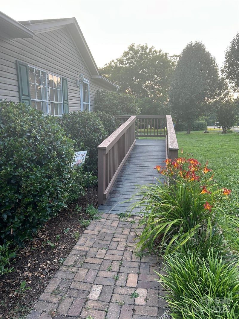 117 Haystack Ln, Olin, NC 28660
