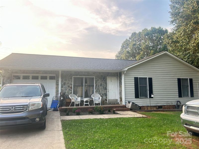 1250 Landsdowne Dr, Conover, NC 28613