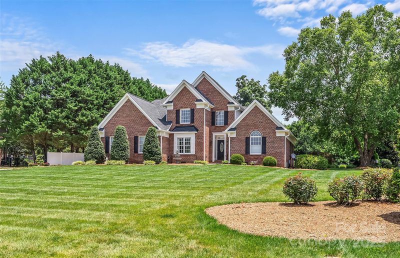 1236 James Farm Rd, Hickory, NC 28602