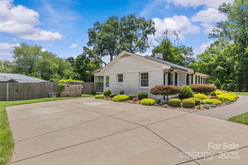 5501 Murrayhill Rd, Charlotte, NC 28210