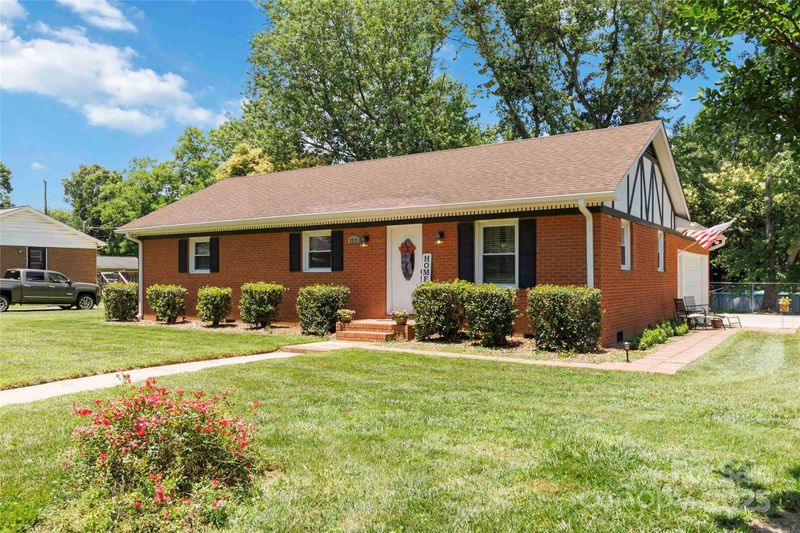 1219 Flowe Dr, Matthews, NC 28104