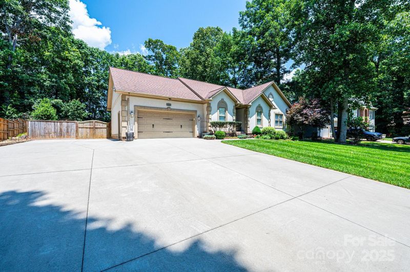 3889 Mattingly Dr, Hickory, NC 28602
