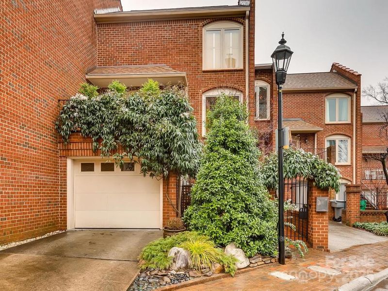 311 Settlers Ln, Charlotte, NC 28202