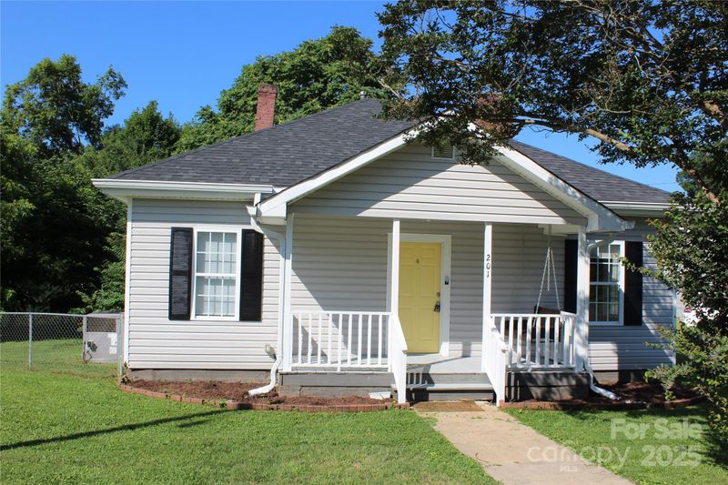 201 Park Ave, Mount Holly, NC 28120