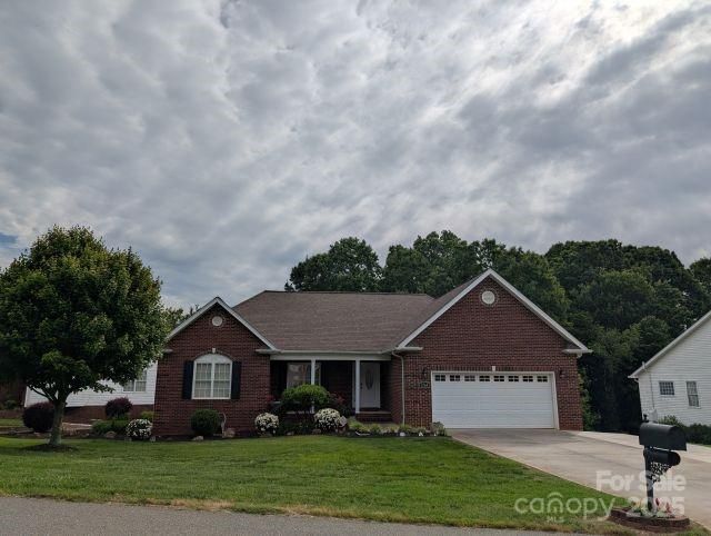 1764 Pipers Ridge Cir NW, Conover, NC 28613
