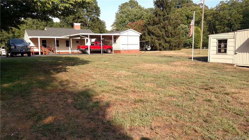 128 S Pine St, Lowell, NC 28098